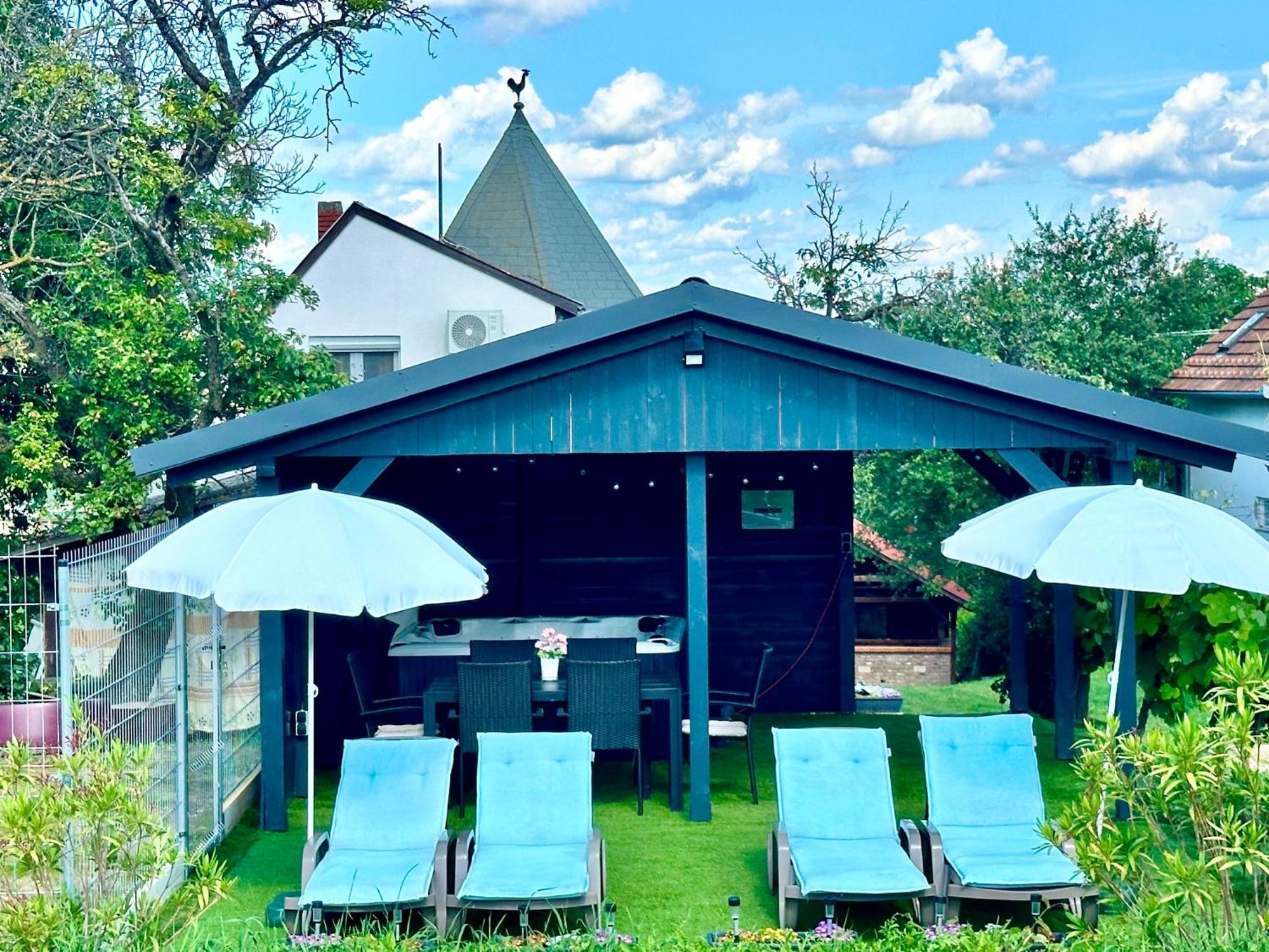 Szent Orban Panzio - Kutyabarat Guest house
