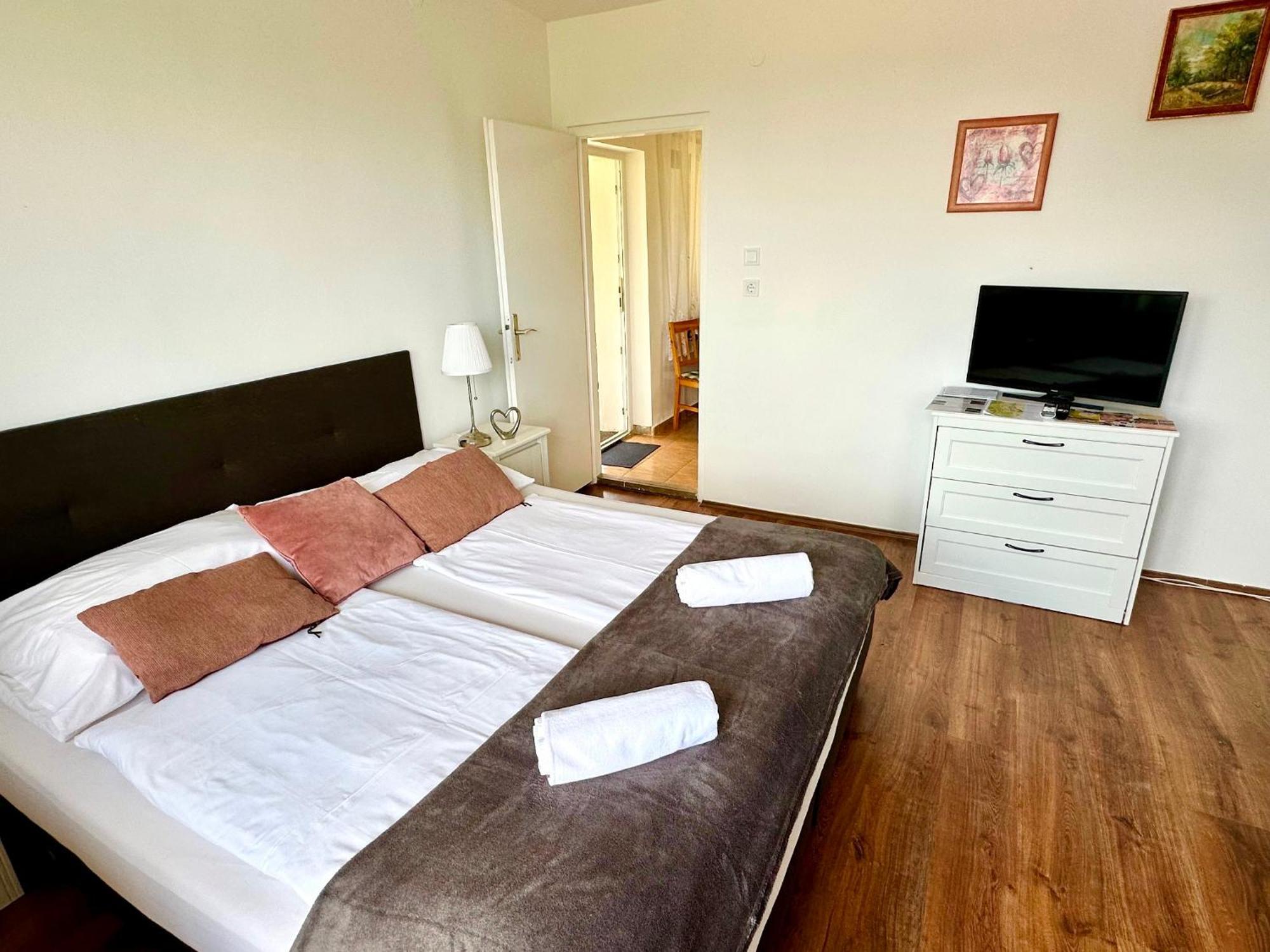 Szent Orban Panzio - Kutyabarat Guest house